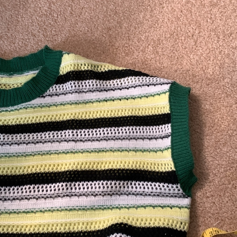 Best Cropped Sleeveless Boxy Sweater ever. Size Large NWOT - Picture 2 of 6